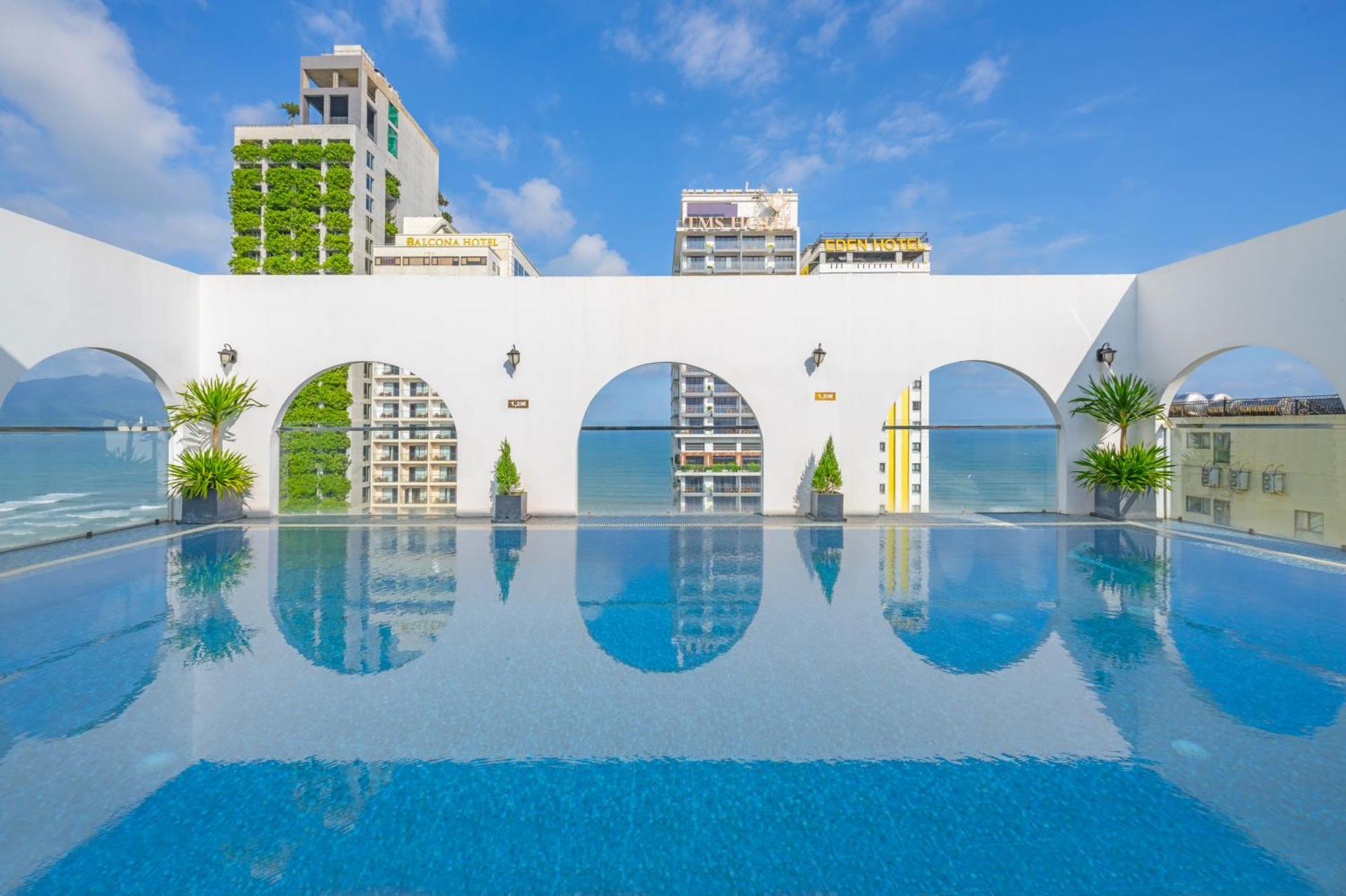 Golden Lotus Hotel Da Nang Buitenkant foto