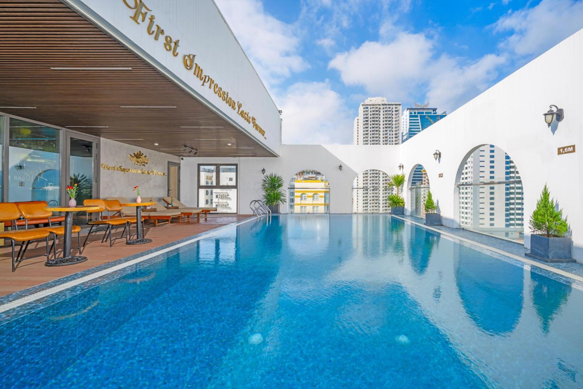 Golden Lotus Hotel Da Nang Buitenkant foto