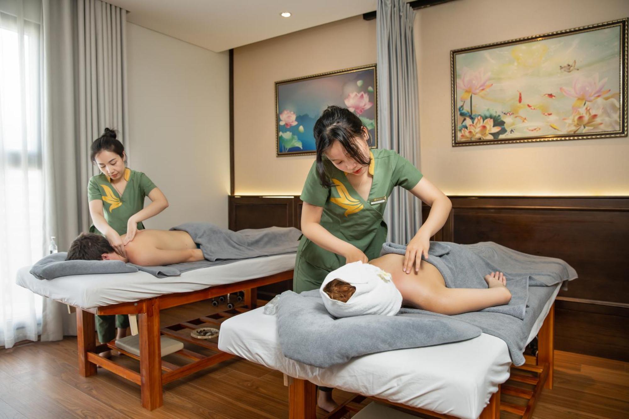 Golden Lotus Hotel Da Nang Buitenkant foto